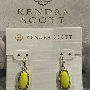 Kendra Scott Elle Drop Earrings in Neon Yellow Magnesite with Gold Trim New